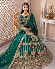 APNO138: A Regal Green and Gold Ensemble