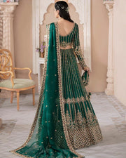 APNO138: A Regal Green and Gold Ensemble